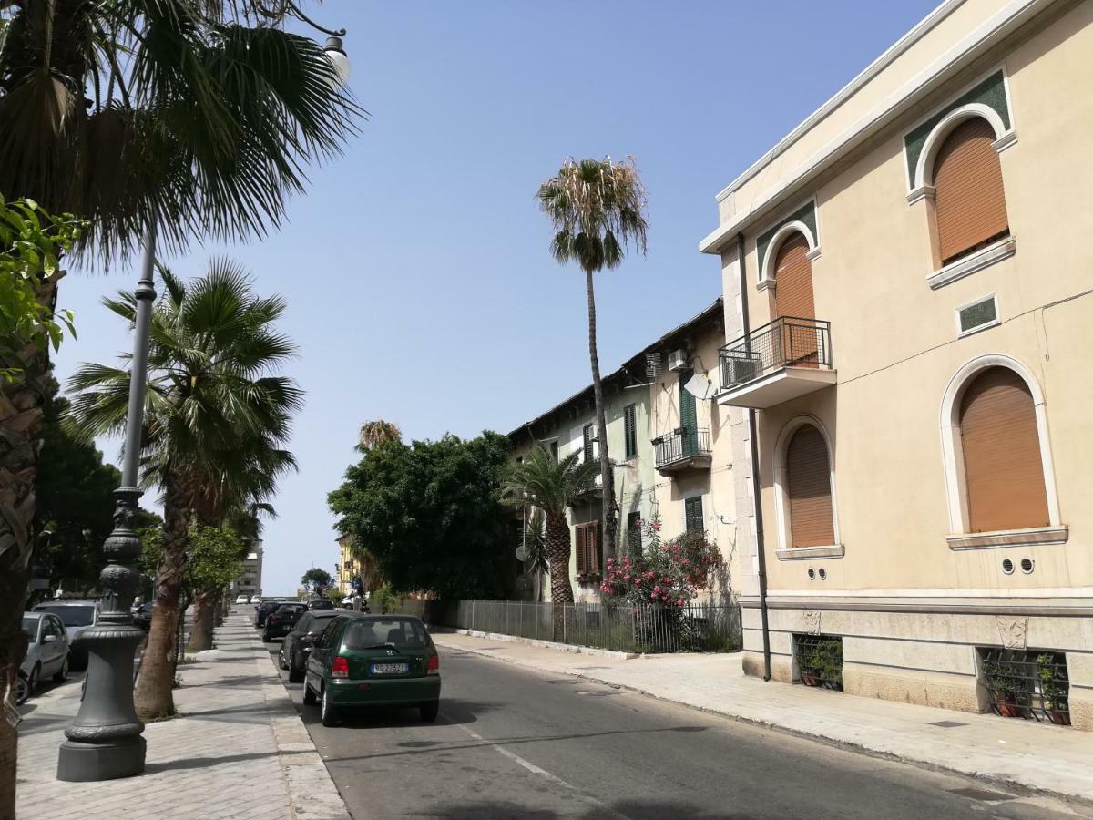 Guest House B&B Via Marina レッジョ・ディ・カラブリア エクステリア 写真