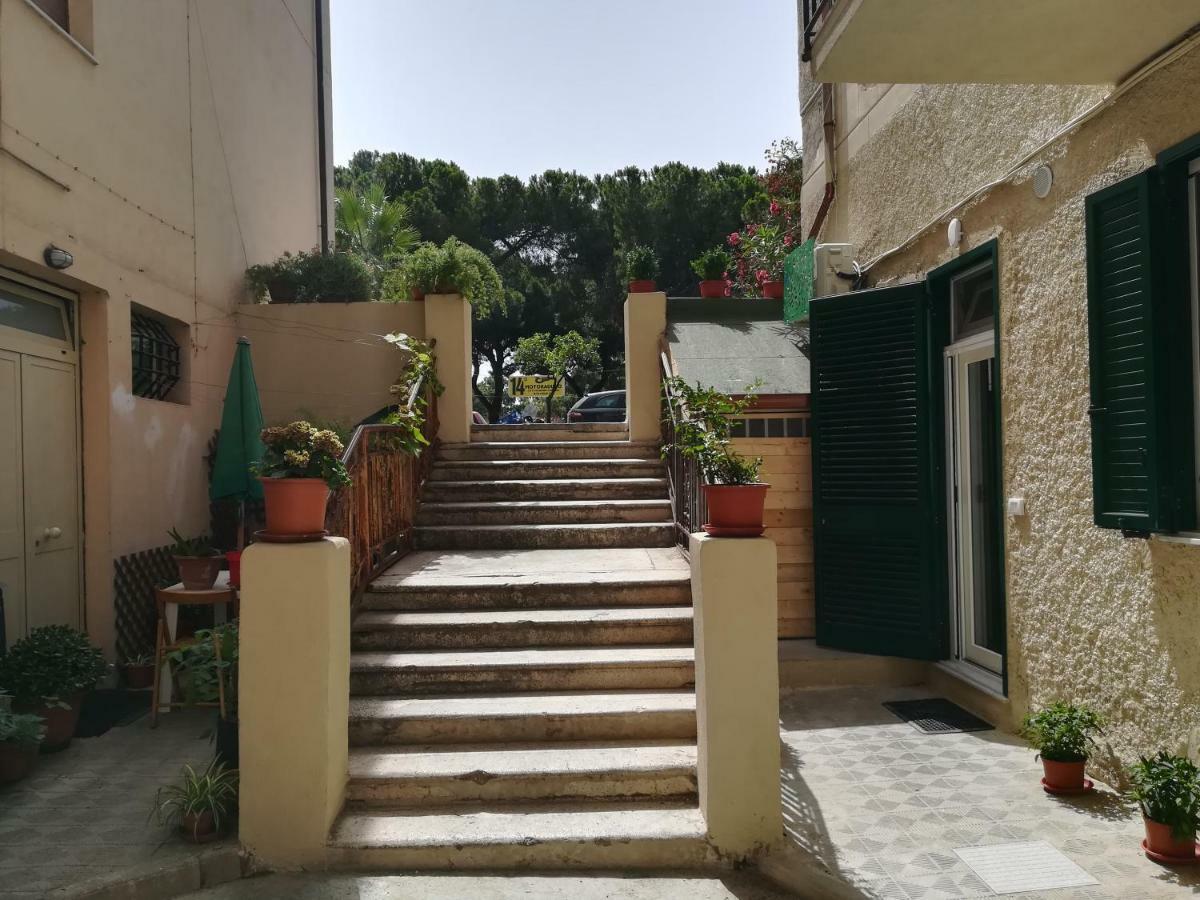 Guest House B&B Via Marina レッジョ・ディ・カラブリア エクステリア 写真